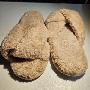 Fuzzy Size 11 Slide Slippers